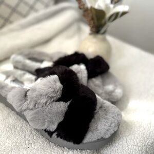 BRAND NEW (NWOT)- Koolaburra by UGG - Style- CAMEAL SLIDE - soft & cozy